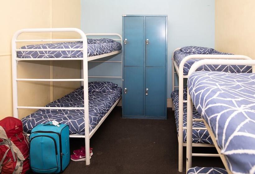 Pirates Backpackers   Hostel