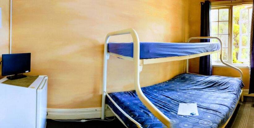 Pirates Backpackers   Hostel