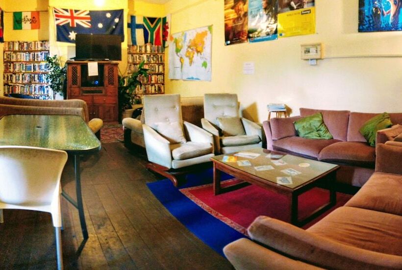 Pirates Backpackers   Hostel