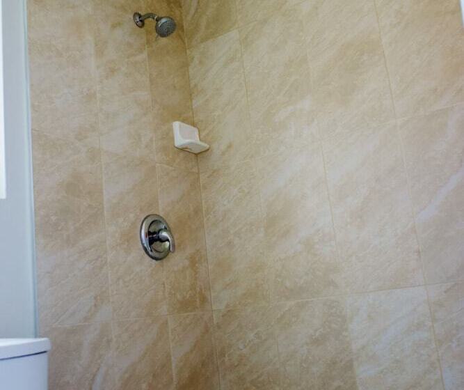 Red Carpet Motel By Ontario