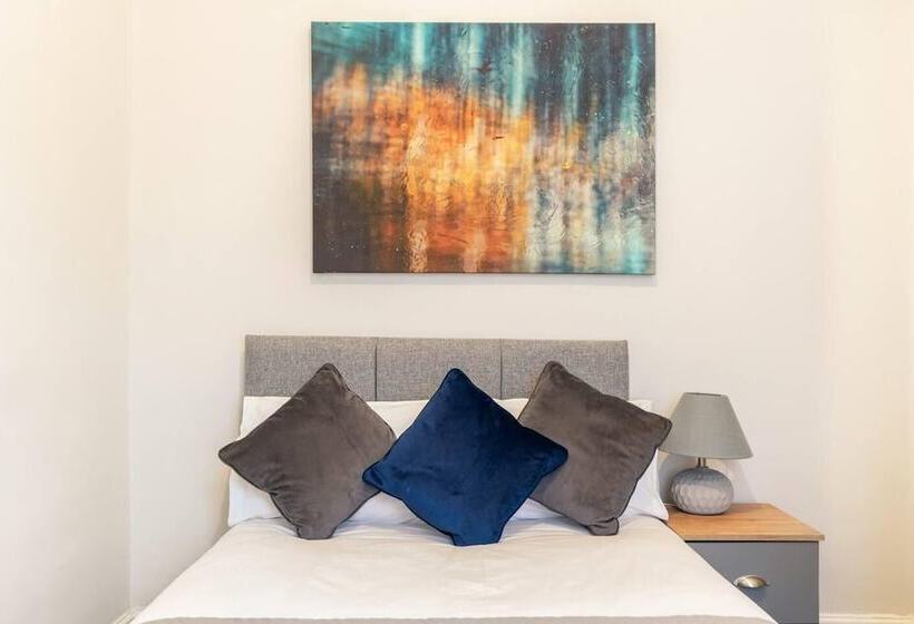 דירת נופש Inviting 3 Bedroom Home In Liverpool With Parking