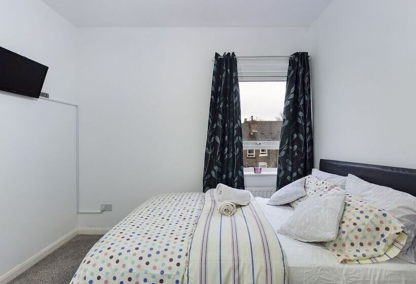 דירת נופש Lovely! 2 Bed House Located In Soke On Trent