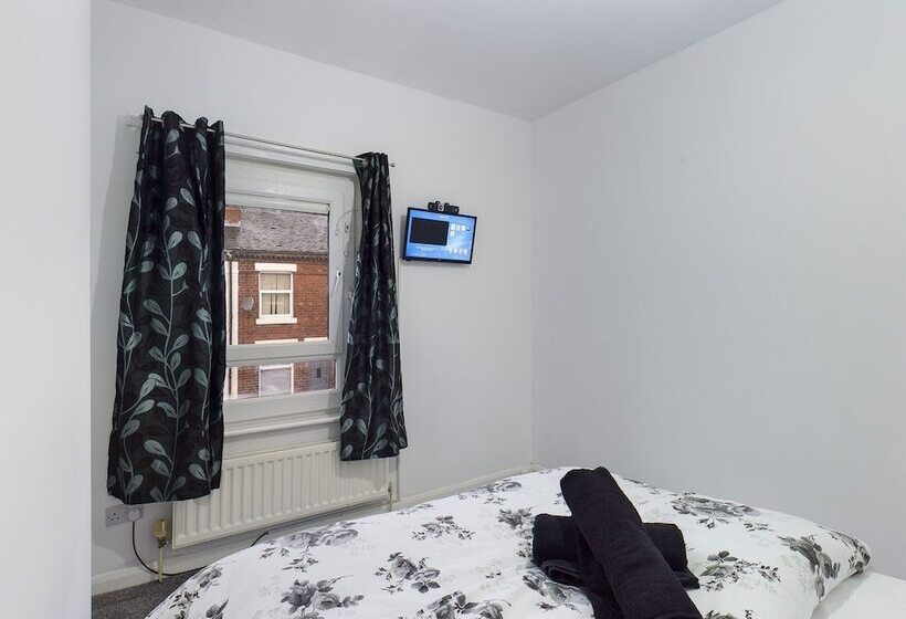 דירת נופש Lovely! 2 Bed House Located In Soke On Trent