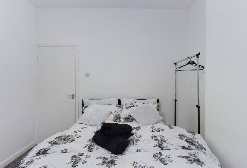 דירת נופש Lovely! 2 Bed House Located In Soke On Trent