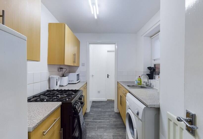 דירת נופש Lovely! 2 Bed House Located In Soke On Trent