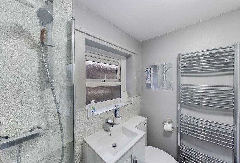 דירת נופש Lovely! 2 Bed House Located In Soke On Trent