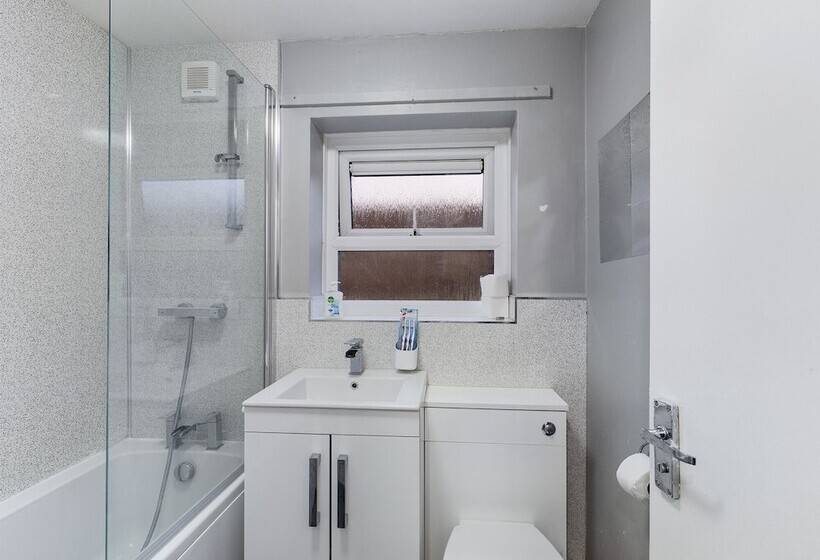 דירת נופש Lovely! 2 Bed House Located In Soke On Trent