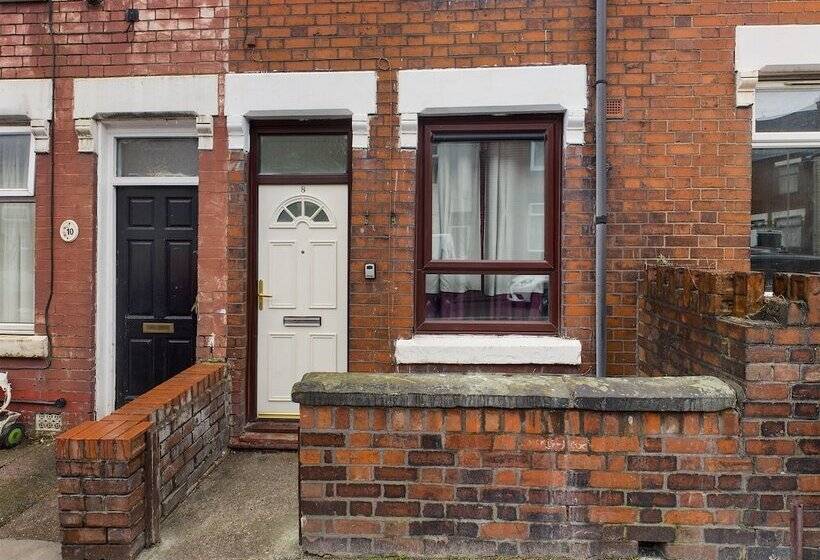 דירת נופש Lovely! 2 Bed House Located In Soke On Trent