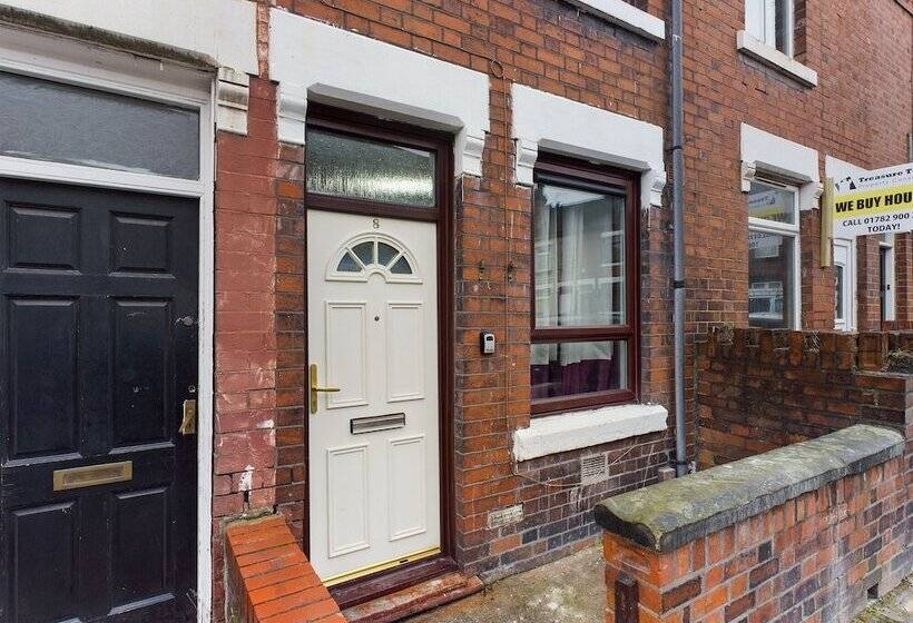 דירת נופש Lovely! 2 Bed House Located In Soke On Trent