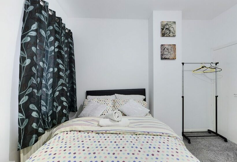 דירת נופש Lovely! 2 Bed House Located In Soke On Trent