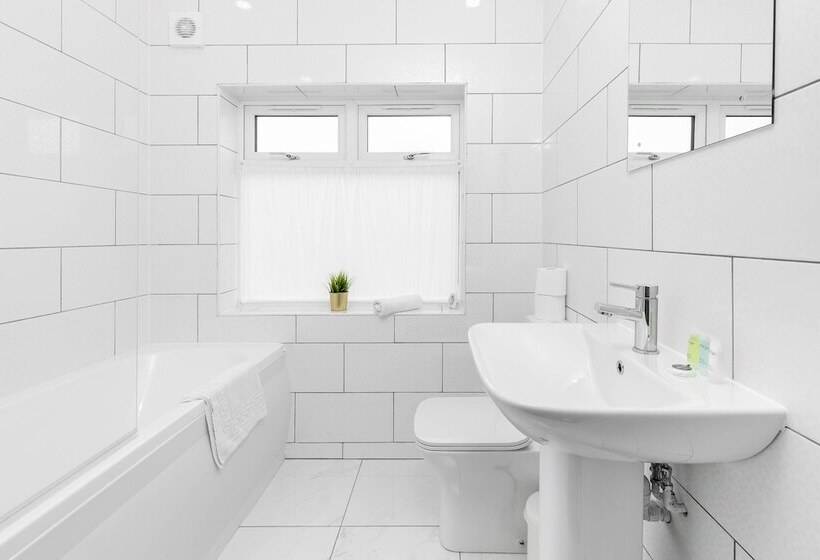 Spacious House With Garden Close To Birmingham City Centre