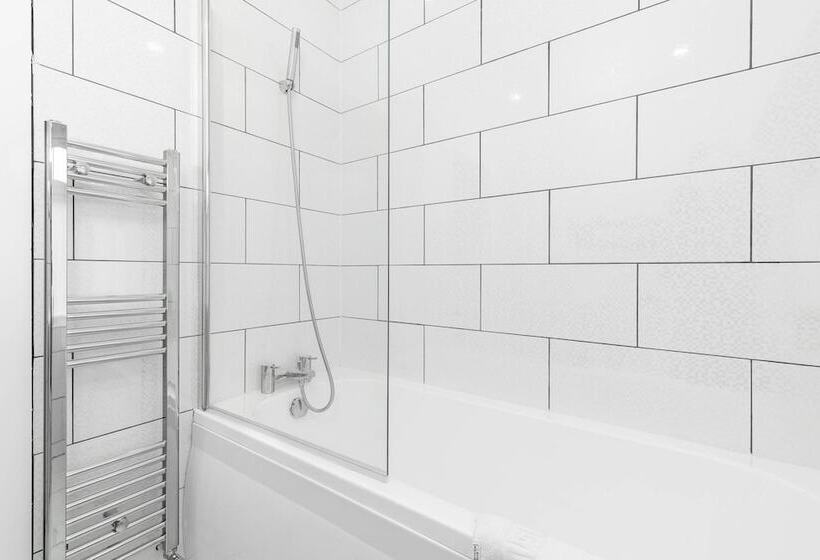 Spacious House With Garden Close To Birmingham City Centre