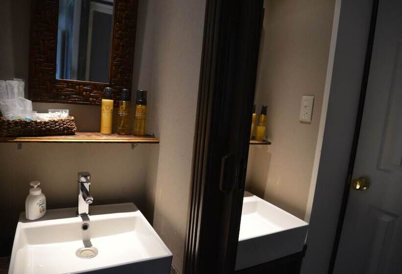 Tsuki No Yado   Hostel