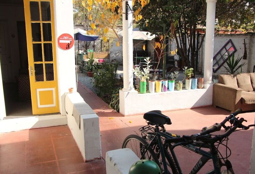 Vuelta Al Mundo Hostel