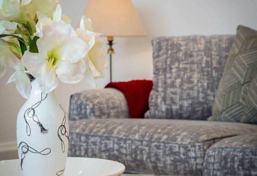 4 Bedroom Villa On Marble Arch