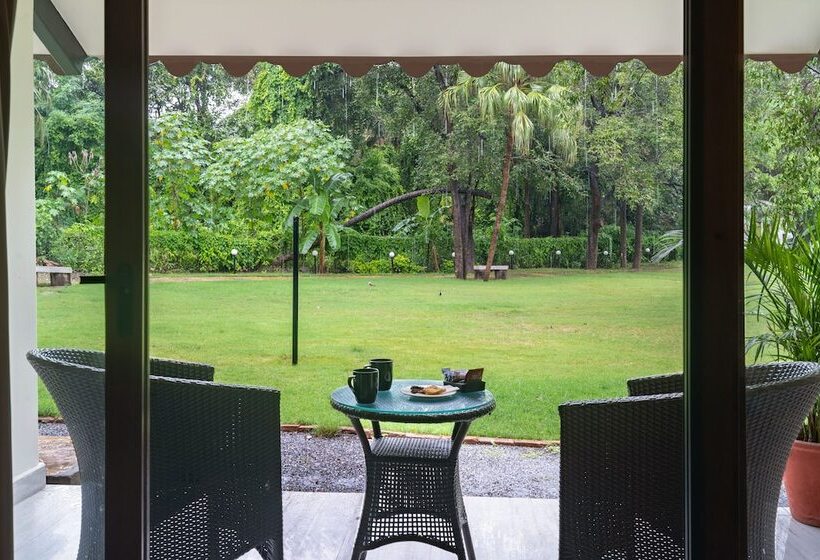 호텔 Aranya Vilas   A Nature Resort