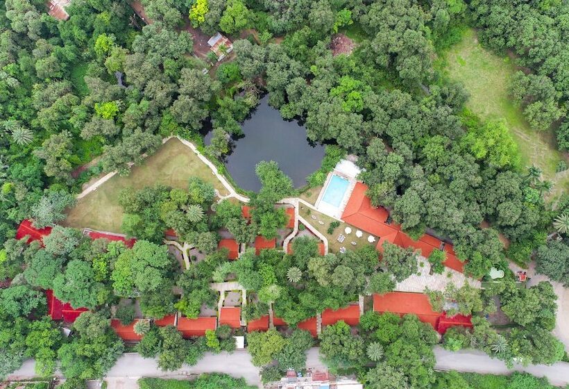 호텔 Aranya Vilas   A Nature Resort