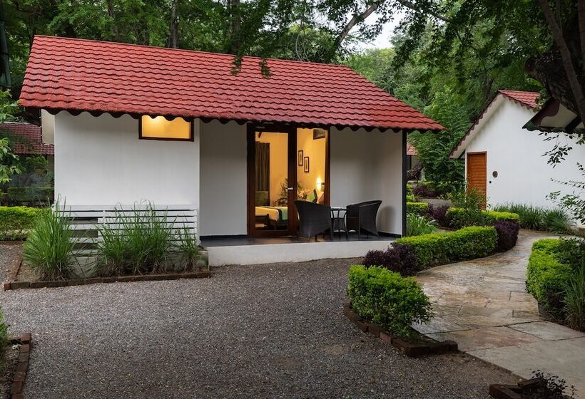 호텔 Aranya Vilas   A Nature Resort