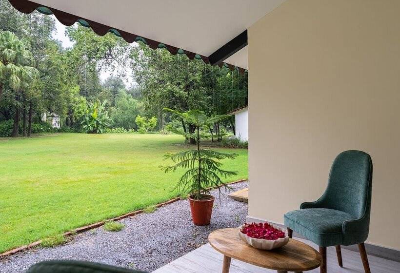 호텔 Aranya Vilas   A Nature Resort