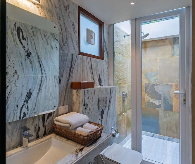 호텔 Aranya Vilas   A Nature Resort