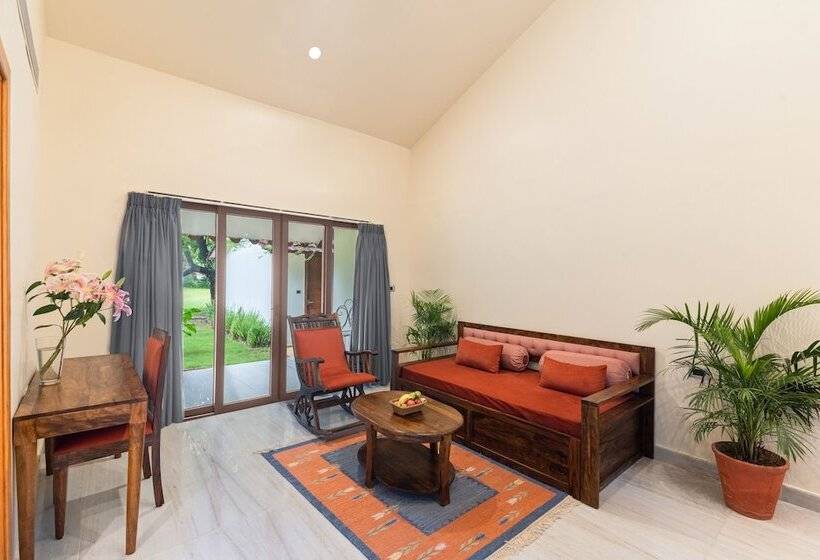 호텔 Aranya Vilas   A Nature Resort