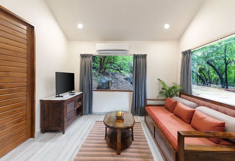 호텔 Aranya Vilas   A Nature Resort