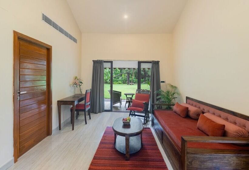 호텔 Aranya Vilas   A Nature Resort