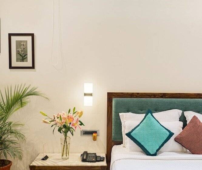 호텔 Aranya Vilas   A Nature Resort