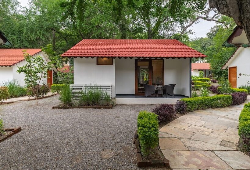 호텔 Aranya Vilas   A Nature Resort