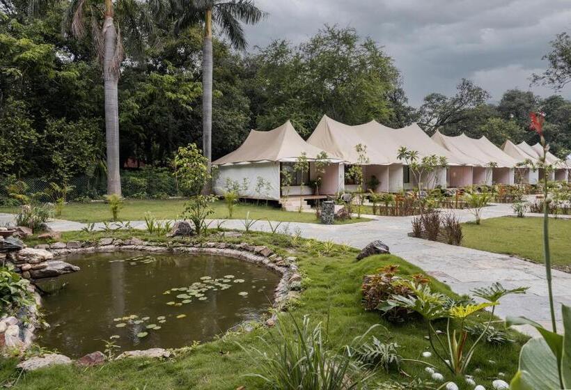 호텔 Aranya Vilas   A Nature Resort