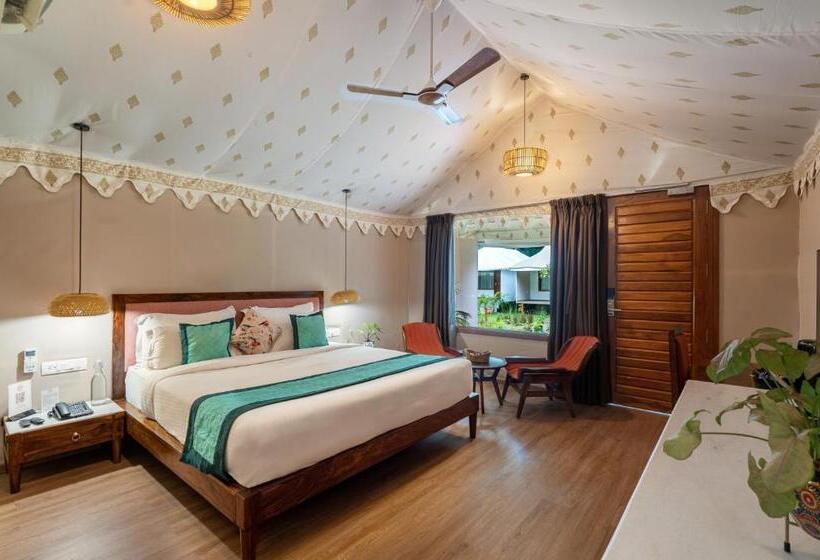 호텔 Aranya Vilas   A Nature Resort