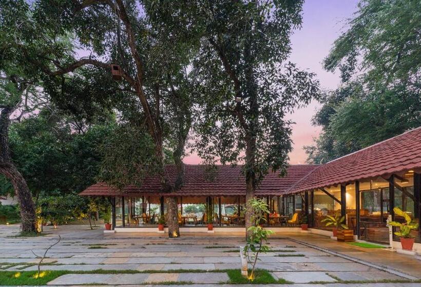 호텔 Aranya Vilas   A Nature Resort