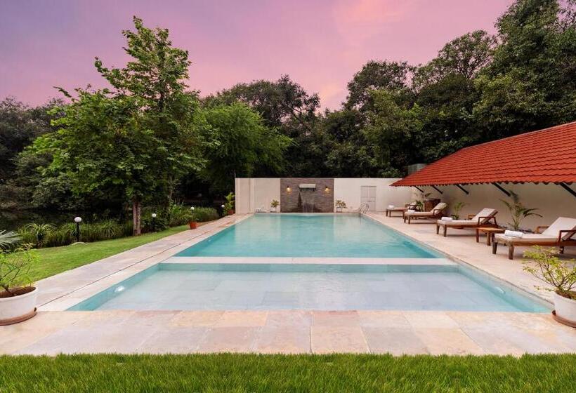 호텔 Aranya Vilas   A Nature Resort