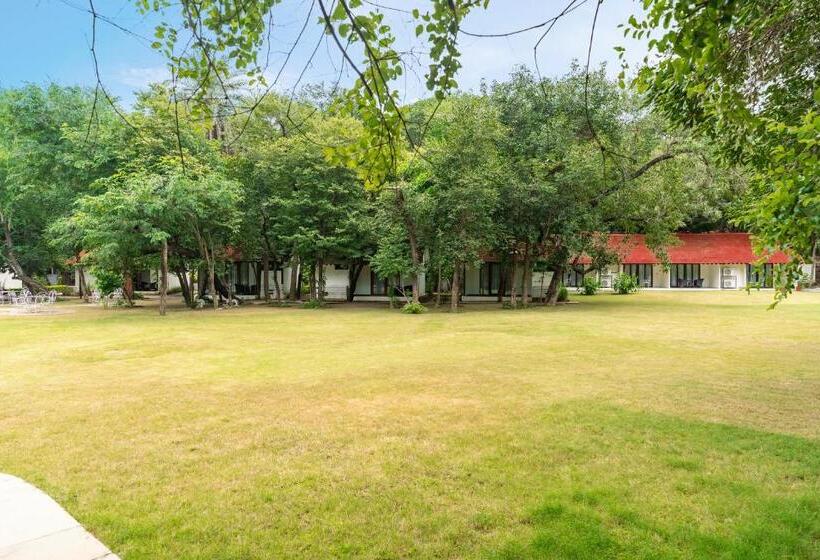 호텔 Aranya Vilas   A Nature Resort