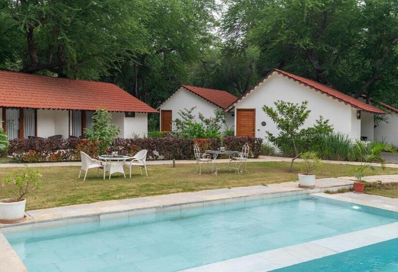 호텔 Aranya Vilas   A Nature Resort