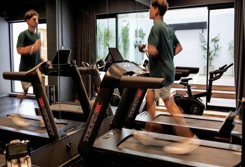 Skylark, Aluma Hotel & Resort