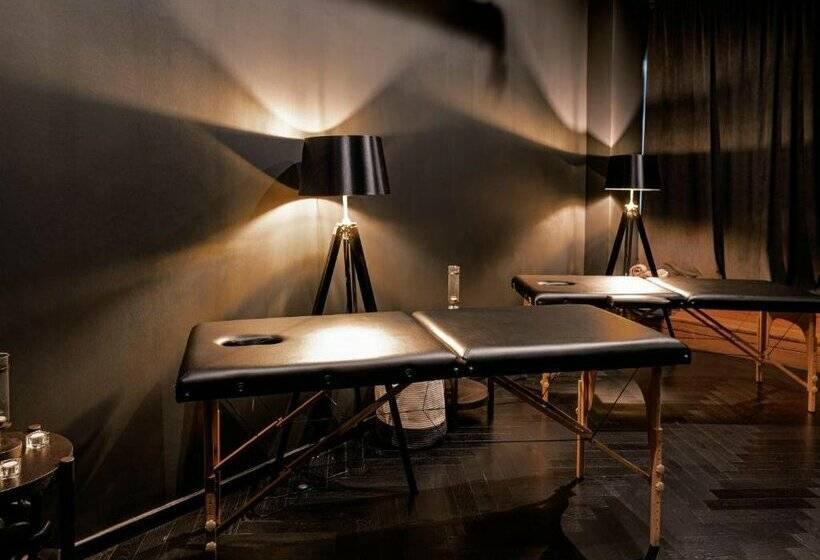 Skylark, Aluma Hotel & Resort