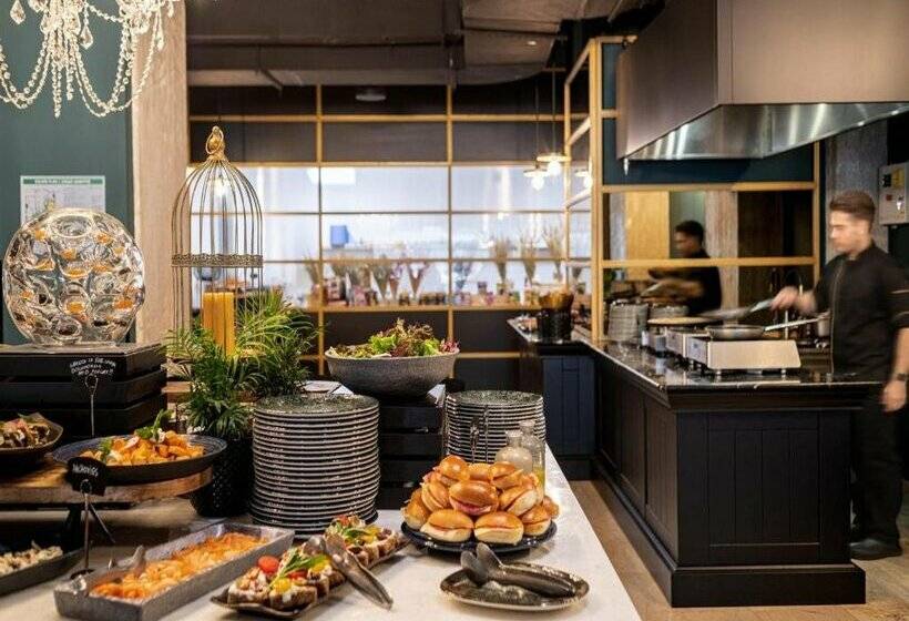 Skylark, Aluma Hotel & Resort