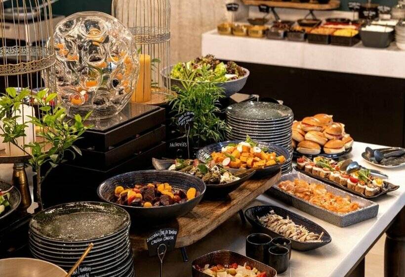 Skylark, Aluma Hotel & Resort