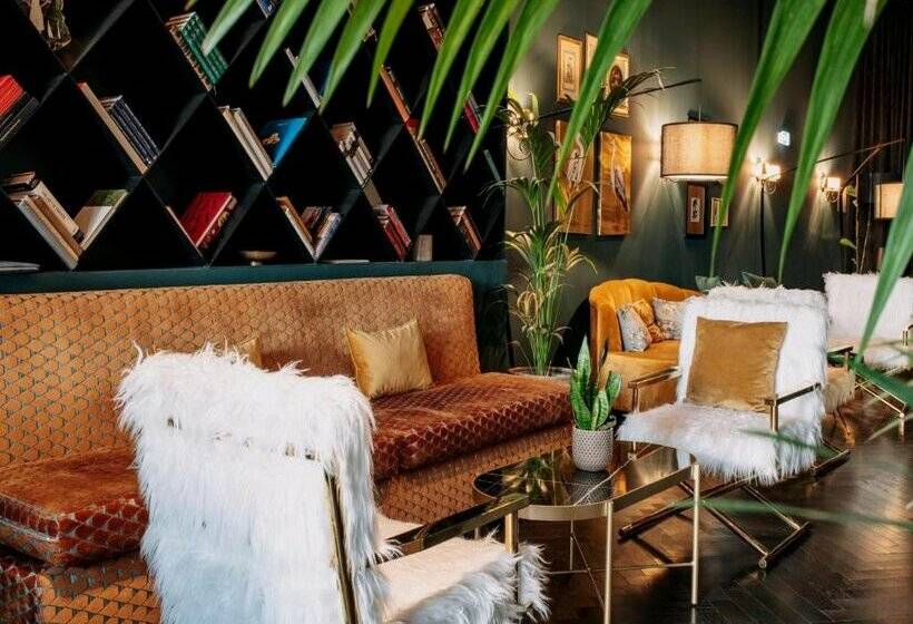 Skylark, Aluma Hotel & Resort