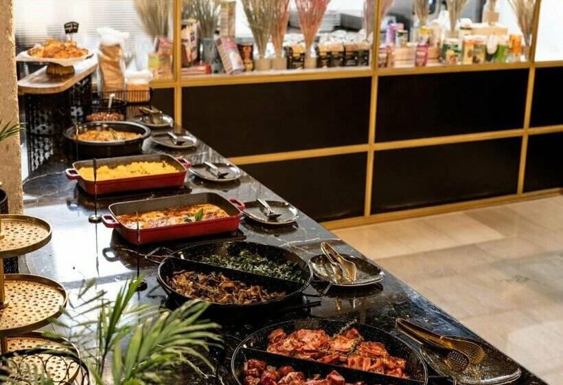 Skylark, Aluma Hotel & Resort