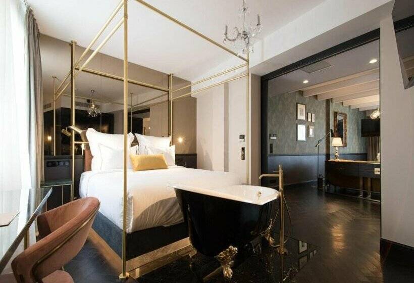 Skylark, Aluma Hotel & Resort