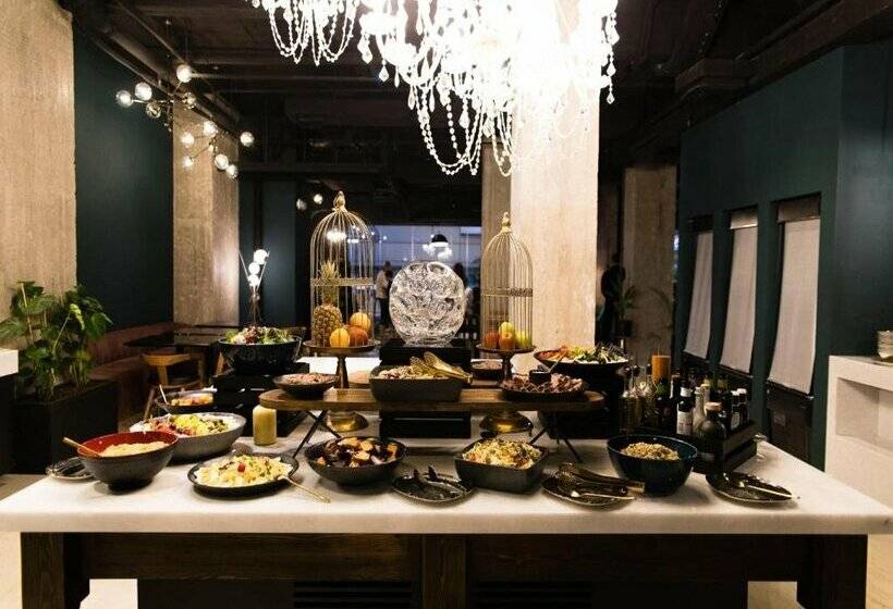 Skylark, Aluma Hotel & Resort