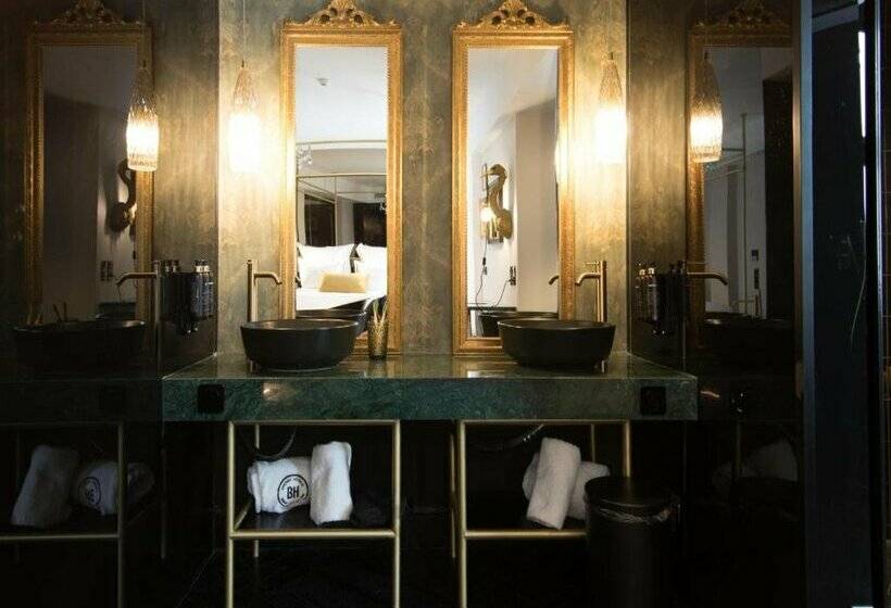 Skylark, Aluma Hotel & Resort