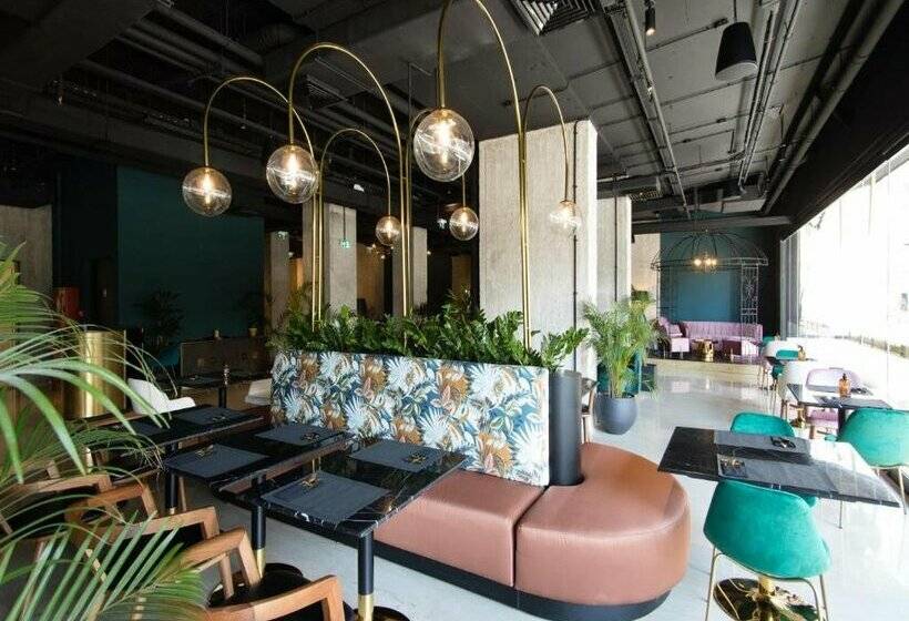 Skylark, Aluma Hotel & Resort