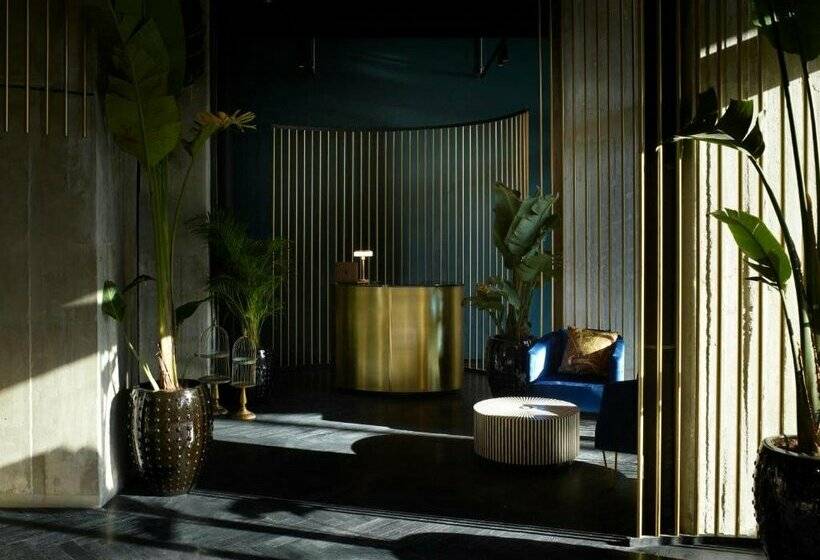 Skylark, Aluma Hotel & Resort