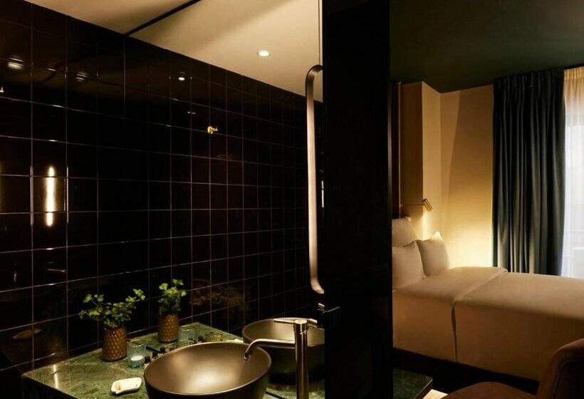 Skylark, Aluma Hotel & Resort