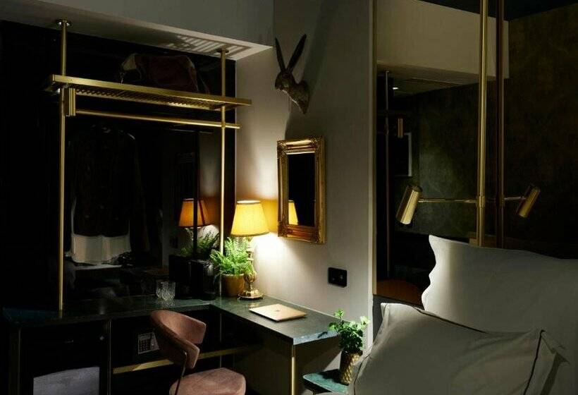 Skylark, Aluma Hotel & Resort