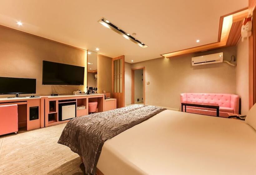 모텔 Daegu Dongdaegu Station 10th Street