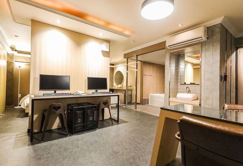 Мотель Daegu Seongseo Owall